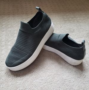 Steve Madden Slip- On Size 7